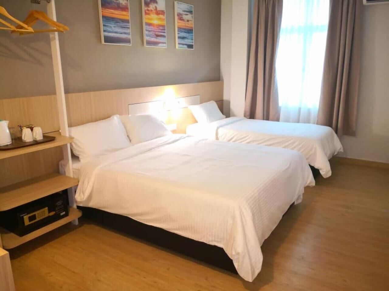 Photo - Walk In Hotel