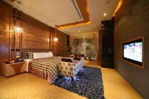 โต๊ะทำงาน, ผ้าม่านกันแสง, เตียงเสริม/เปล, Wi-Fi ฟรี