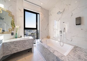 Royal Suite (Netflix/ Youtube Available on TV) | Bathroom - Forestar (Seoul)