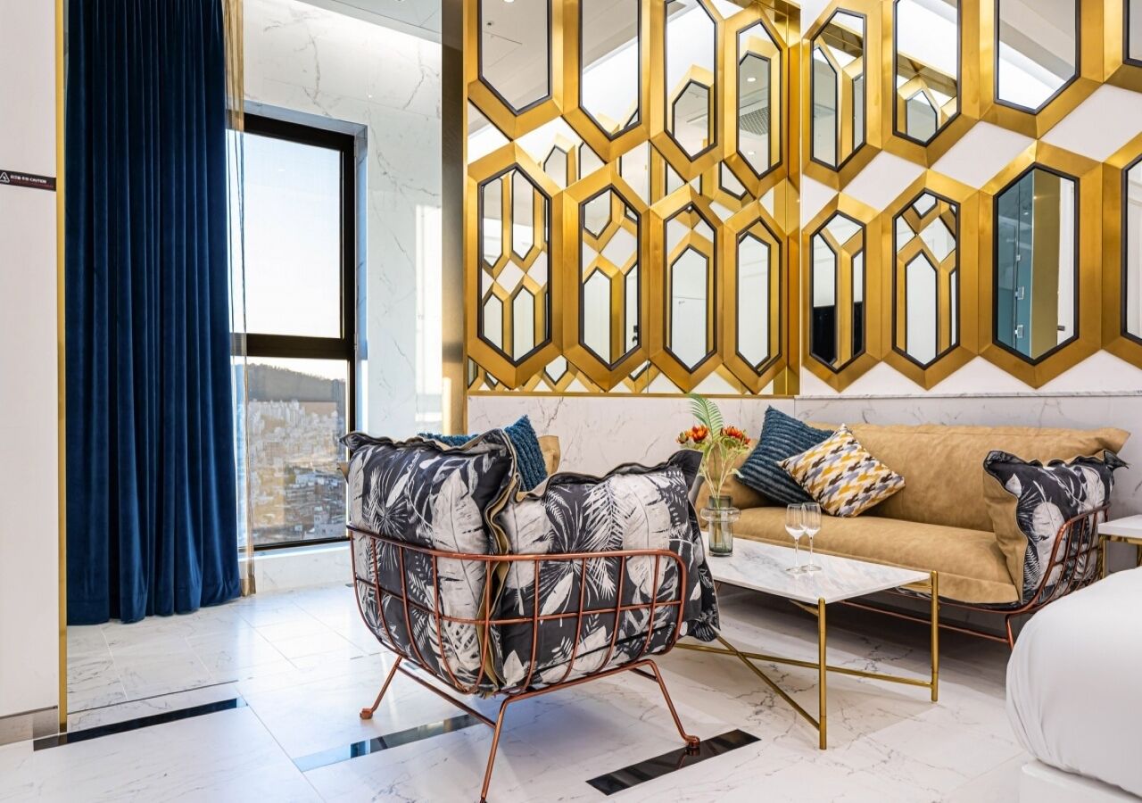 Royal Suite (Netflix/ Youtube Available on TV) | Premium bedding, down comforters, free minibar, individually decorated