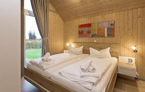 2 bedrooms, travel crib