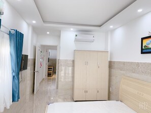 Habitació doble urbana, balcó | Roba de llit d'alta qualitat i matalassos amb encoixinament addicional 