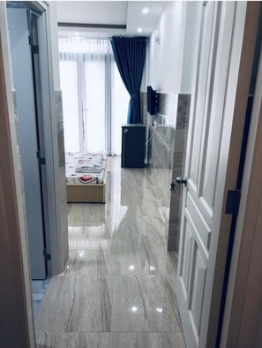 Habitació doble urbana, balcó | Roba de llit d'alta qualitat i matalassos amb encoixinament addicional 