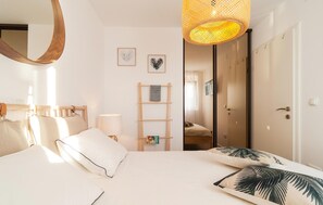 4 多间卧室、客房内保险箱、旅行婴儿床、免费 WiFi