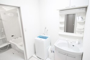 Private Vacation Home | Bathroom