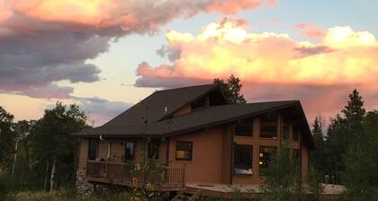 Magical Cabin below the Sangre de Cristos with Starlink