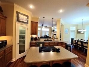 Fridge, microwave, oven, stovetop - Wheelchair Access, EV Charger, No Pet Fee, Garage 7+ Car Parking, Bikes & Paths (Bel Aire)