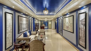Coin salon dans le hall