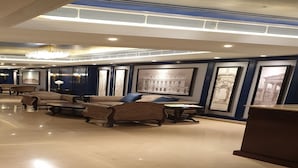Coin salon dans le hall