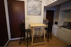 In-room dining - Osaka Yodoyabashi House (Osaka)