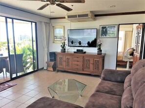 Apartment | Living room | 30-inch TV with digital channels, table tennis - Fantastic 2 bed With Huge Balcony & sea Views (Pattaya)