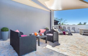 Terrace/patio - Amazing home in Valtura (Valtura)