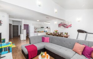 TV - Amazing home in Valtura (Valtura)