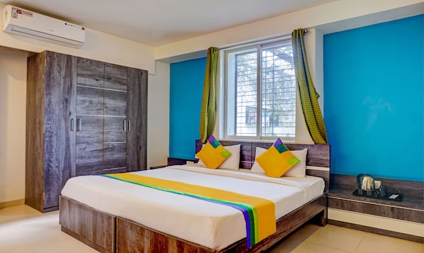 Iron/ironing board, free WiFi, bed sheets