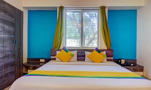 Iron/ironing board, free WiFi, bed sheets