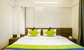 Habitación Deluxe con 1 cama doble o 2 individuales | Tabla de planchar con plancha, wifi gratis, ropa de cama