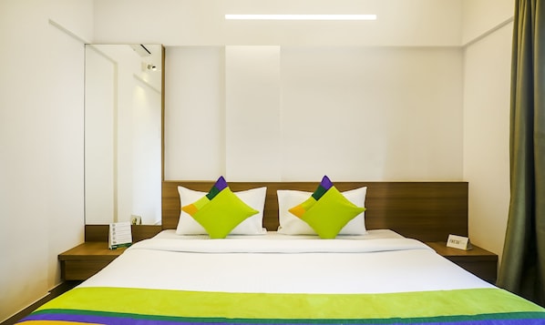 Habitación Deluxe con 1 cama matrimonial o 2 individuales | Tabla de planchar con plancha, wifi gratis y ropa de cama 