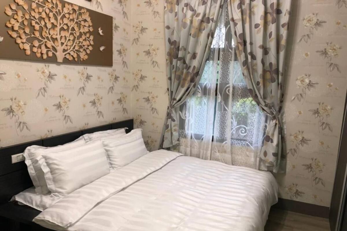 Blackout curtains, free WiFi, bed sheets