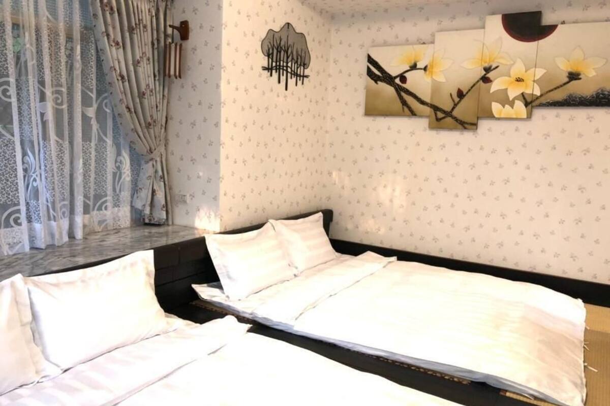 Blackout curtains, free WiFi, bed sheets