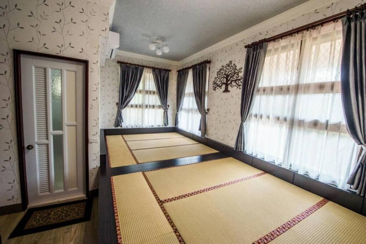 Blackout curtains, free WiFi, bed sheets