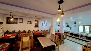 Dining - Hotel Jeevanam Villa (Leh)