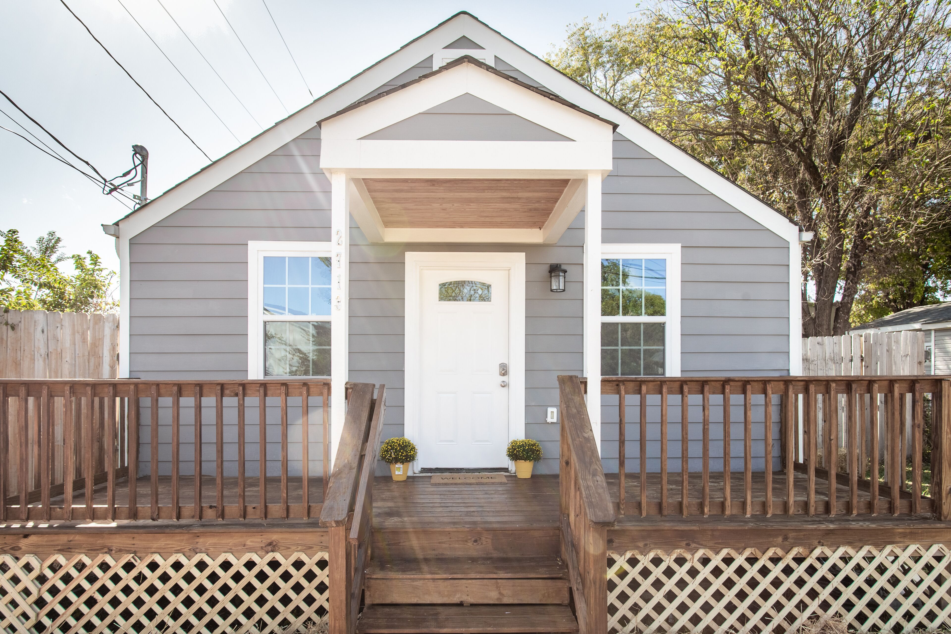 10 minutes from Downtown! Newly renovated, cozy space, home away from home