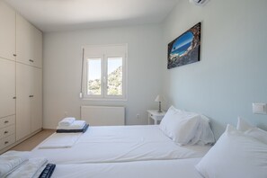 7 bedrooms, iron/ironing board, free WiFi, bed sheets