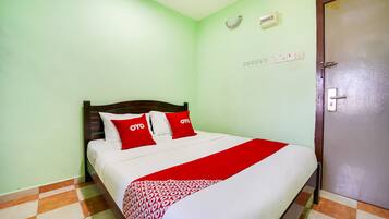 Habitación doble Deluxe, 1 cama Queen size | 1 habitación, escritorio y wifi gratis