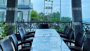 Lobby sitting area - PANCHVATI COTTAGES (Dharamshala)