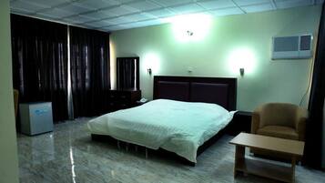 In-room safe, desk, laptop workspace, iron/ironing board