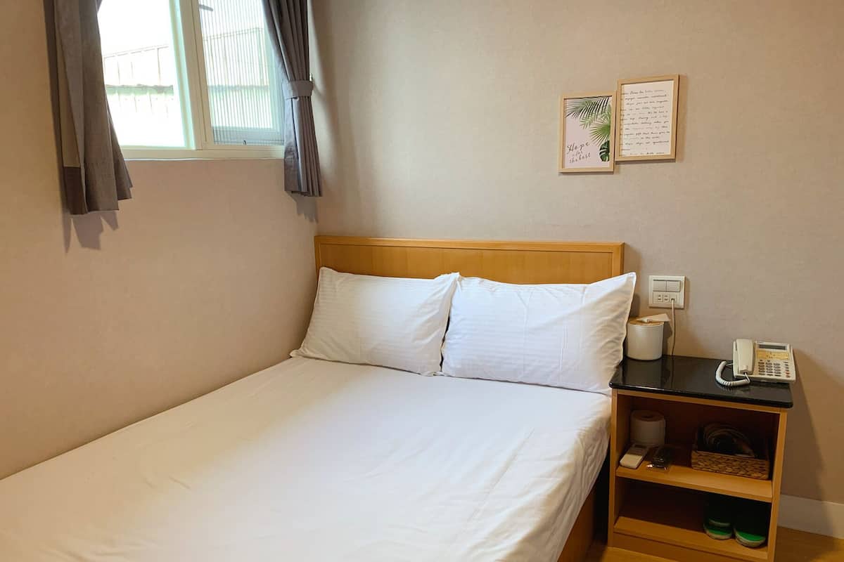 Elite Double Room | Blackout curtains, free WiFi, bed sheets