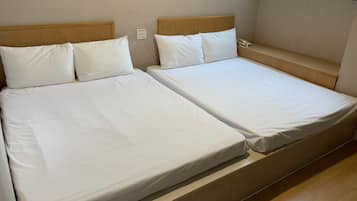 Standard Quadruple Room | Blackout drapes, free WiFi, bed sheets