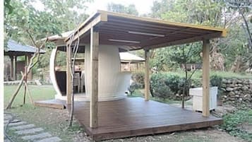 Kamar Deluks (Space Only No tent, futon or amenity)