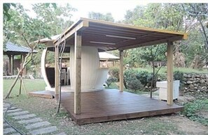 Chambre Deluxe (Space Only No tent, futon or amenity)