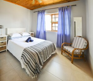 Ferienhaus (Addo Adventure House) | 4 Schlafzimmer, Schreibtisch, kostenloses WLAN, Bettwäsche