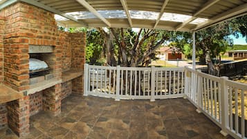 Family Room | Terrace/patio