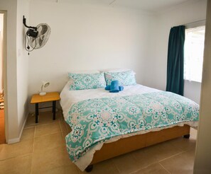 3 bedrooms, desk, bed sheets - Addo Park Sundays River House (Colchester)