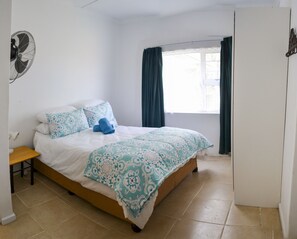 Familierom | 3 soverom, skrivebord og sengetøy