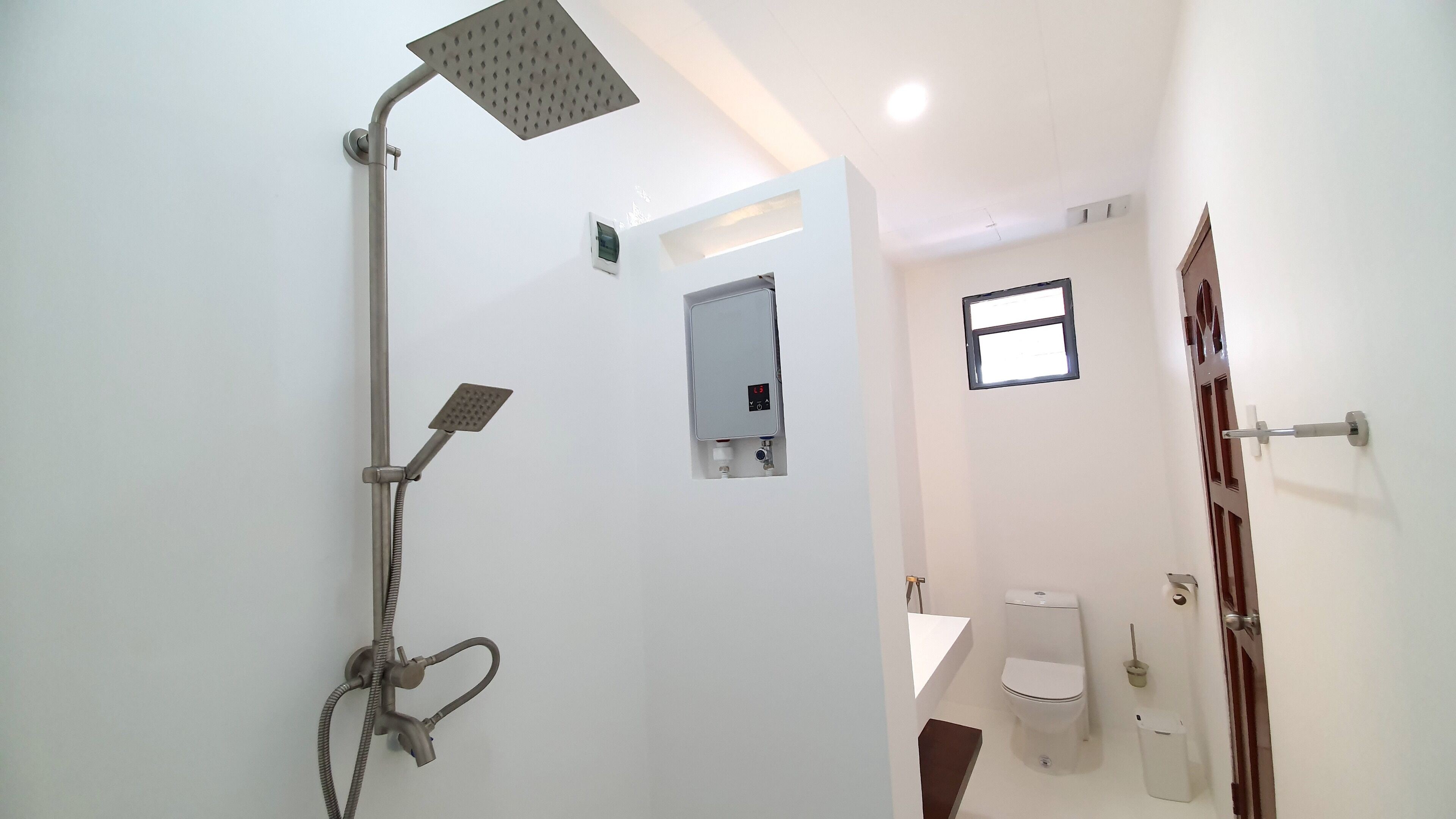 Shower, free toiletries, hair dryer, slippers