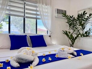 Premium bedding, in-room safe, laptop workspace, iron/ironing board - Pawikan Resort Moalboal (Moalboal)