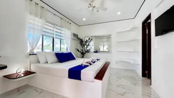 Premium bedding, in-room safe, laptop workspace, iron/ironing board