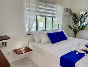 Premium bedding, in-room safe, laptop workspace, iron/ironing board - Pawikan Resort Moalboal (Moalboal)