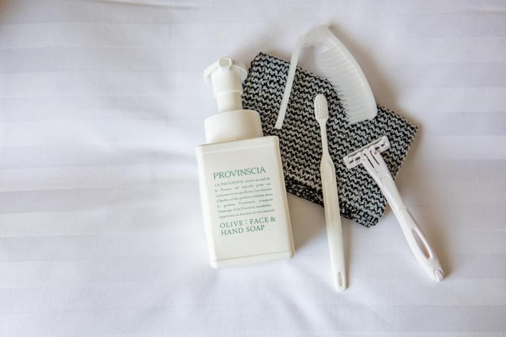 hydromassage showerhead, slippers, bidet, towels