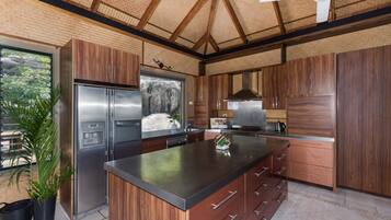 House, 2 Bedrooms, Beachside | Dapur peribadi | Peti sejuk/penyejuk beku saiz penuh, ketuhar gelombang mikro, ketuhar