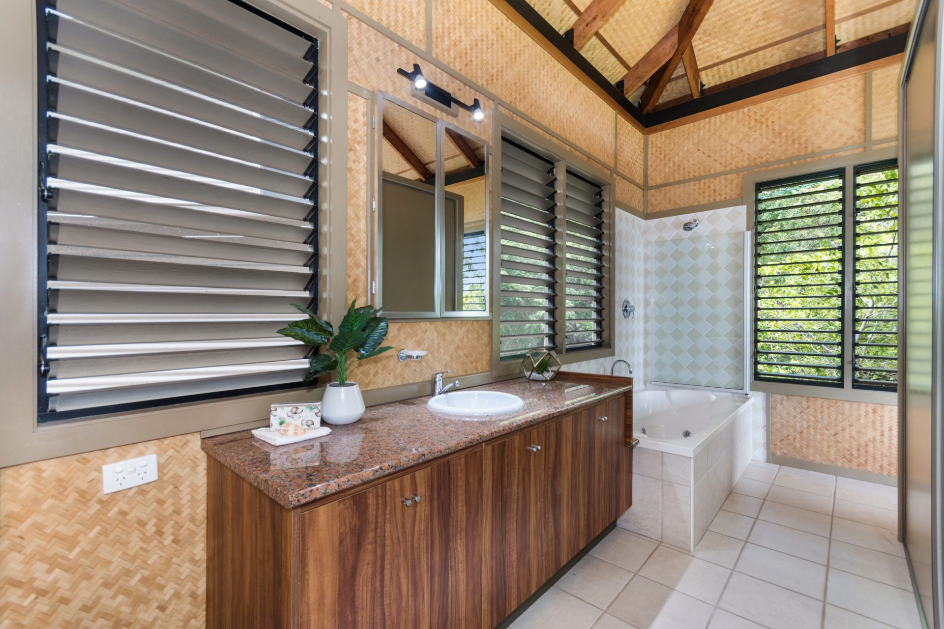 House, 2 Bedrooms, Beachside | Bathroom | Shower, deep-soaking bathtub, towels