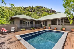 Outdoor pool - Absolute Beachfront (Horseshoe Bay)