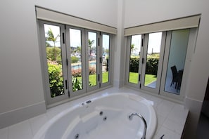Apartment, 2 Bedrooms | Jetted tub