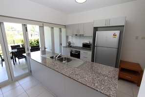 Apartment, 2 Bedrooms | Private kitchen