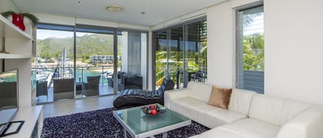 Appartement Penthouse, 3 chambres | Aire de séjour | Téléviseur, lecteur de DVD