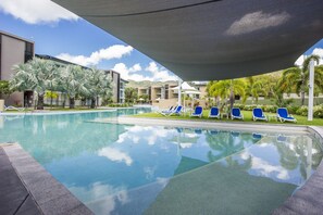 Outdoor pool - Blue on Blue Apartment 335 (Nelly Bay)